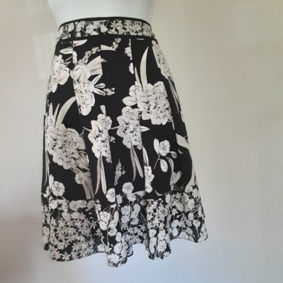 Karl Lagerfeld Paris * Sz 2 * Black & White * Short Skirt * High-End Designer - Picture 2 of 7